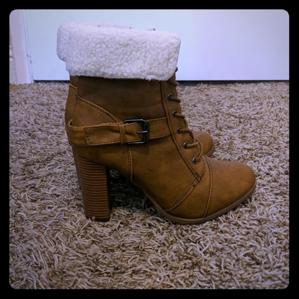 Belted Sherpa-Collared Lace-Up Booti